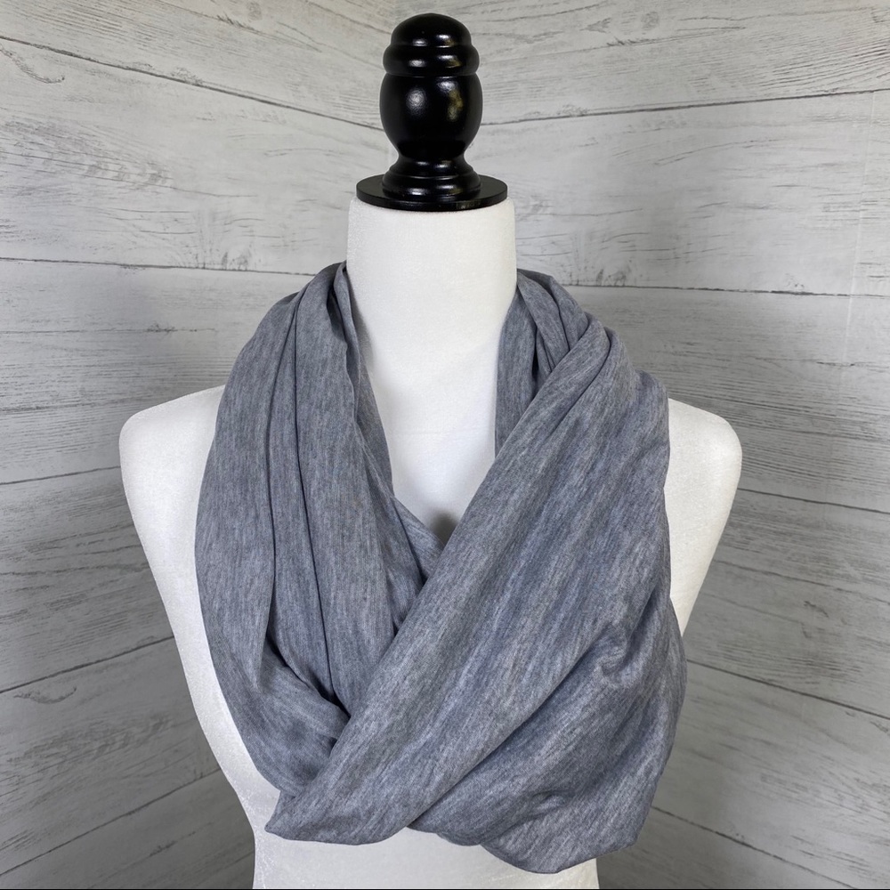 ⭐️SOLD-OUT⭐️ Hot Steps Grey Foulard Scarf